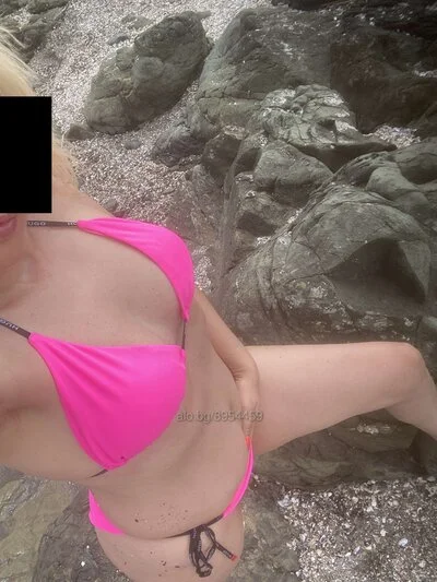 Компаньонка Бургас - Top blond porn stars - Строга господарка, Влизане в роля, Масаж - снимка 4