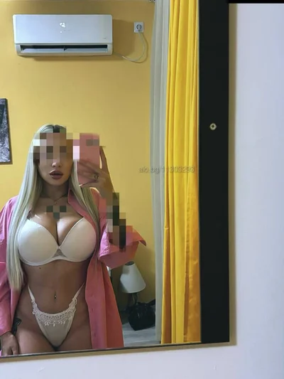 Компаньонка Бургас - A Brazilian butt-something you - Пенис колан, Стриптийз, Строга господарка - снимка 3