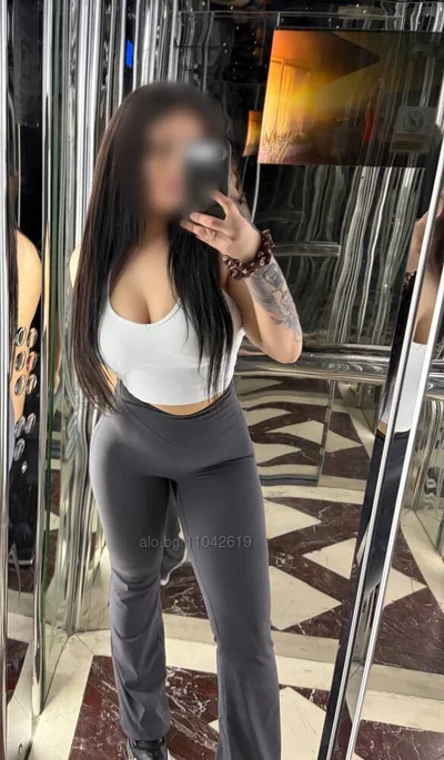 Компаньонка Бургас - Здравей те Господа казвам се Деси нова съм във Бургас ако желаете елате да се позабавляваме😙